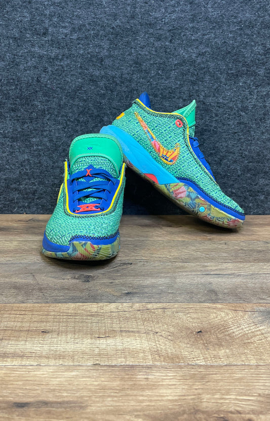 Nike LeBron 20 XX Green Frost Christmas Basketball Shoes Size 3.5Y