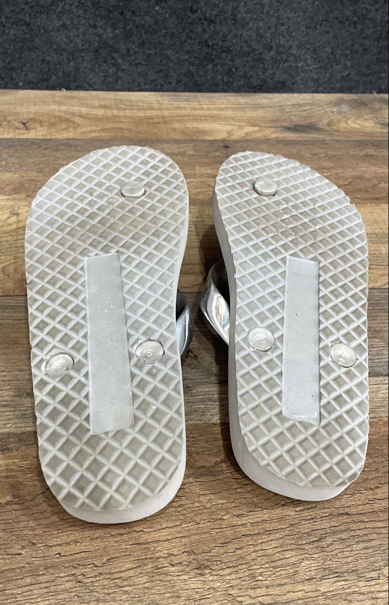 Michael Kors Silver MK Monogram Medallion Flip Flop Sandals Women's Size 6