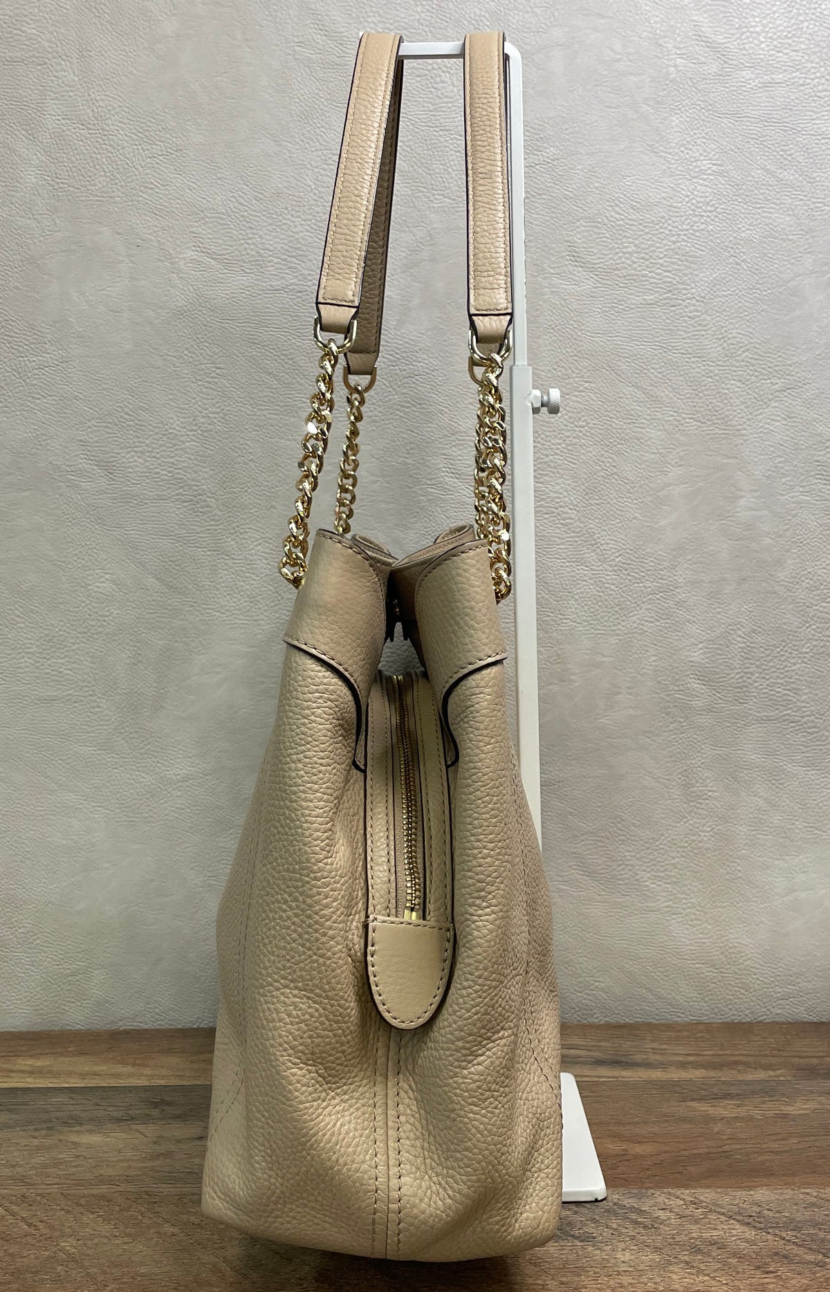 Michael Kors Beige Pebbled Leather Tote Bag Gold Chain Shoulder Strap