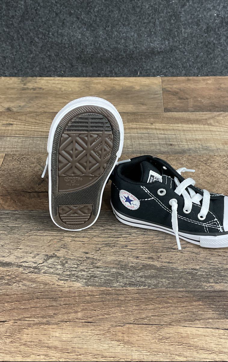 Converse Chuck Taylor All Star Street Mid Black White Toddler NWT Size 6