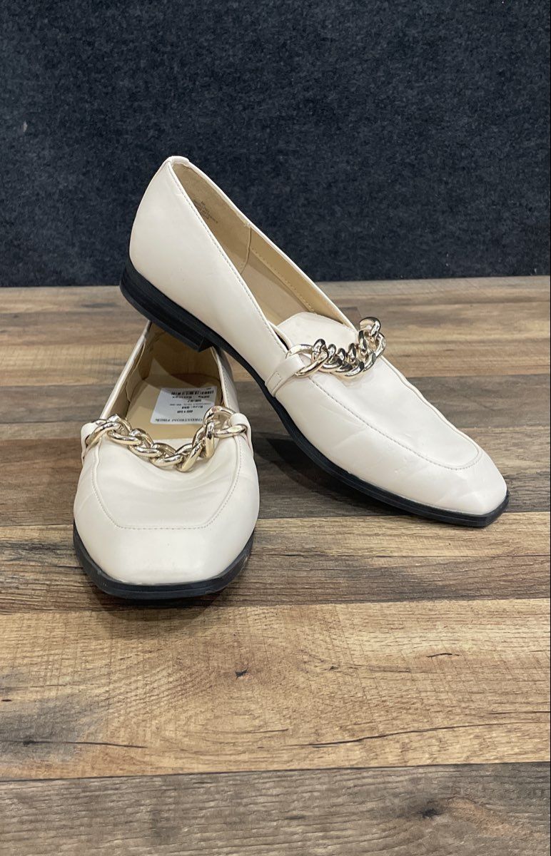 Nine West White Pointed Toe Chain Link Loafer Flats Women's Size 9M