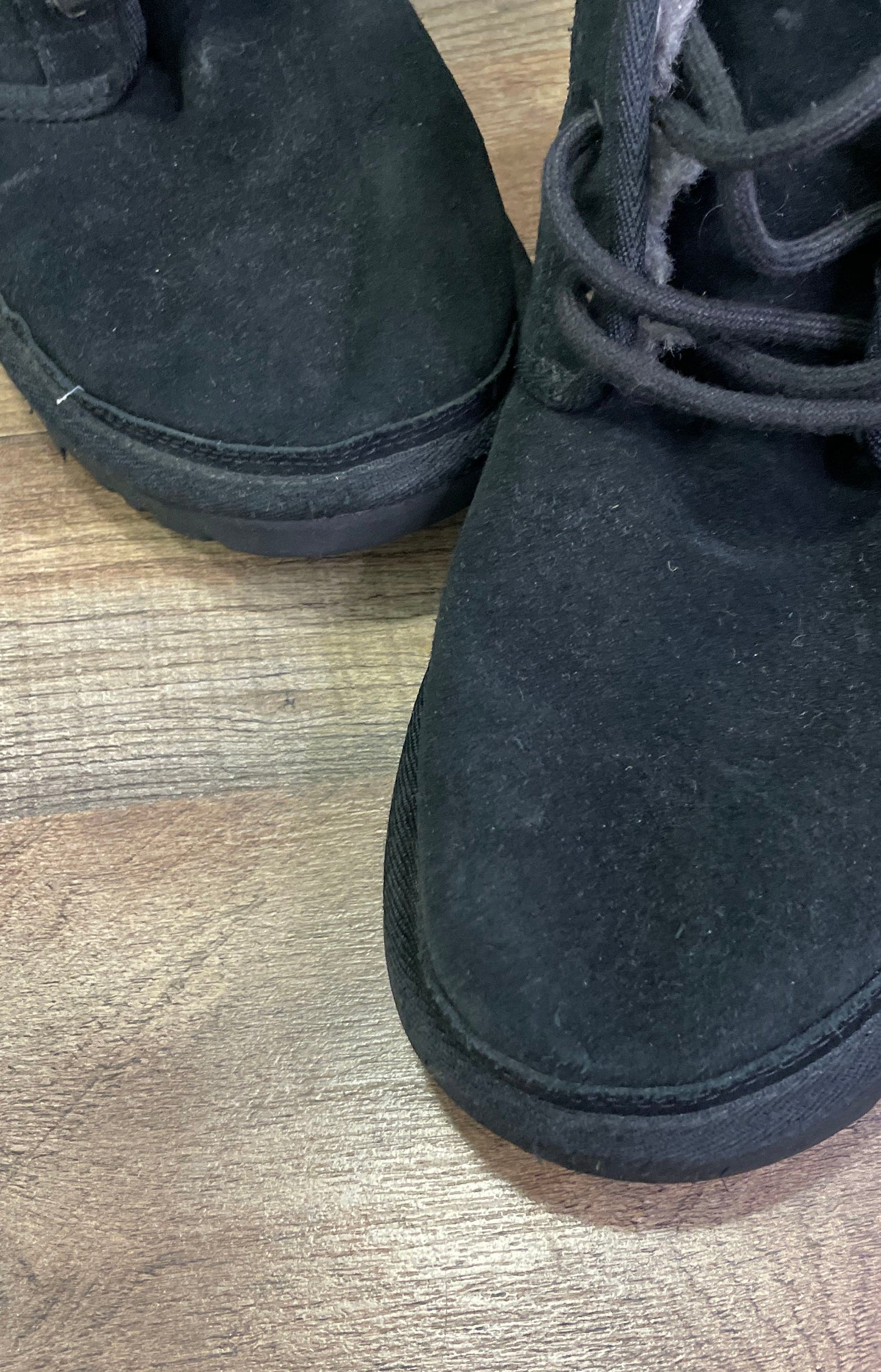 UGG Neumel Black Suede Shearling Lined Lace Up Chukka Boots Men's Size 9