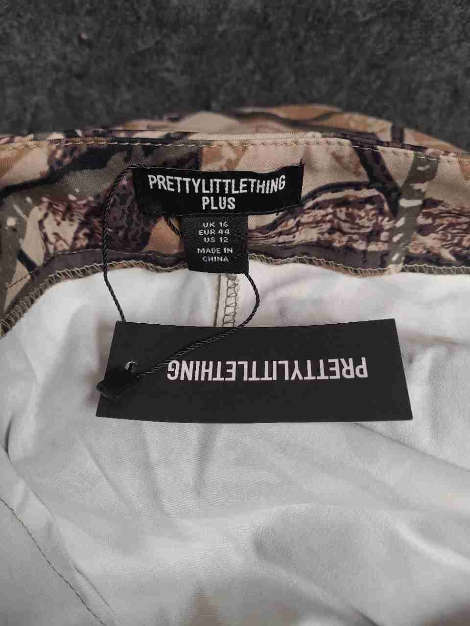 PrettyLittleThing Women's Khaki Abstract Camo Pocket Front Cargo Pants NWT Sz 12