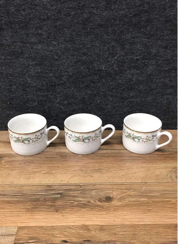 Set of 5 Farberware Wellesley #486 Fine China Cups