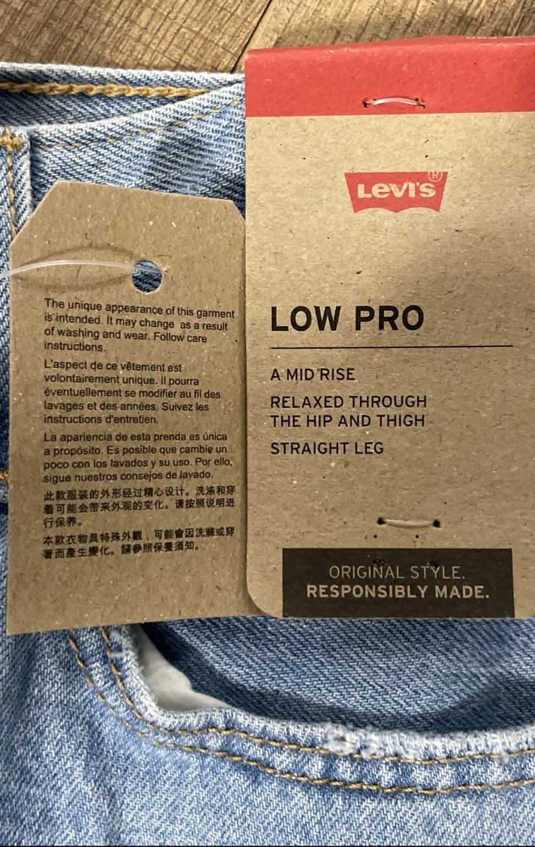 Levi's Women's Low Pro Straight Distressed Light Wash Ripped Jeans NWT Sz 26