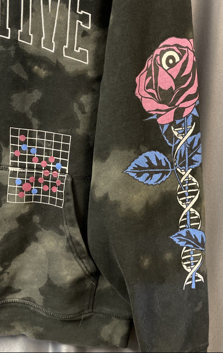 Primitive Men's Black Acid Wash Graphic Rose DNA Pullover Hoodie Sz M