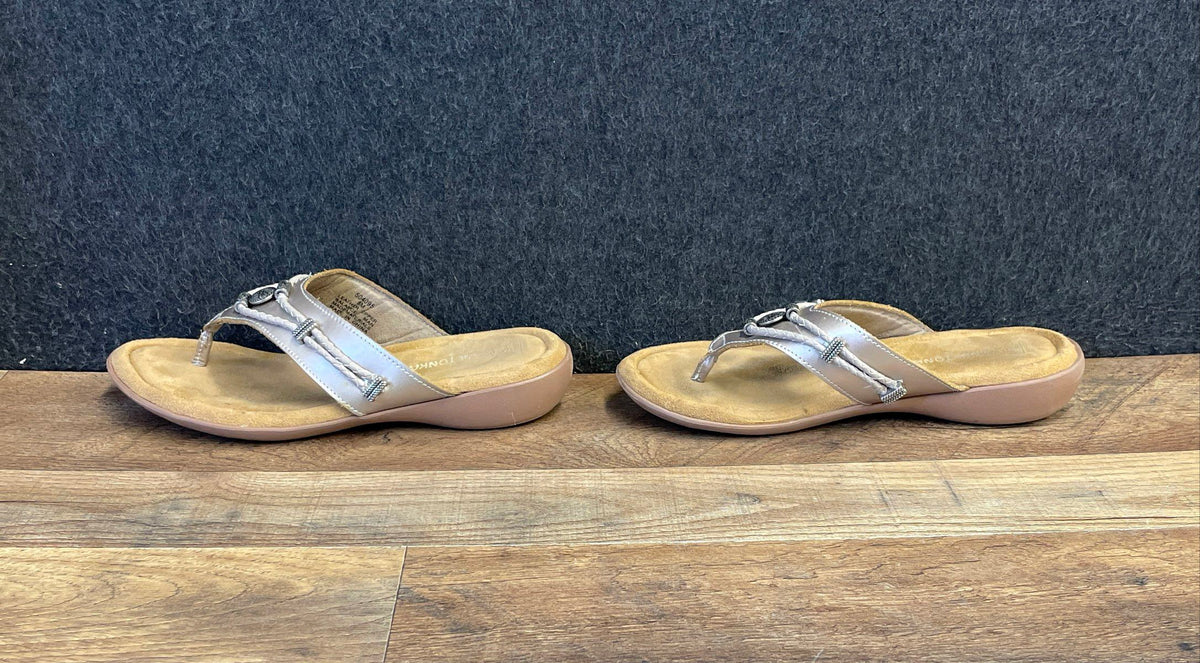 Minnetonka Silverthorne Metallic Champagne Leather Medallion Sandal Size 8M