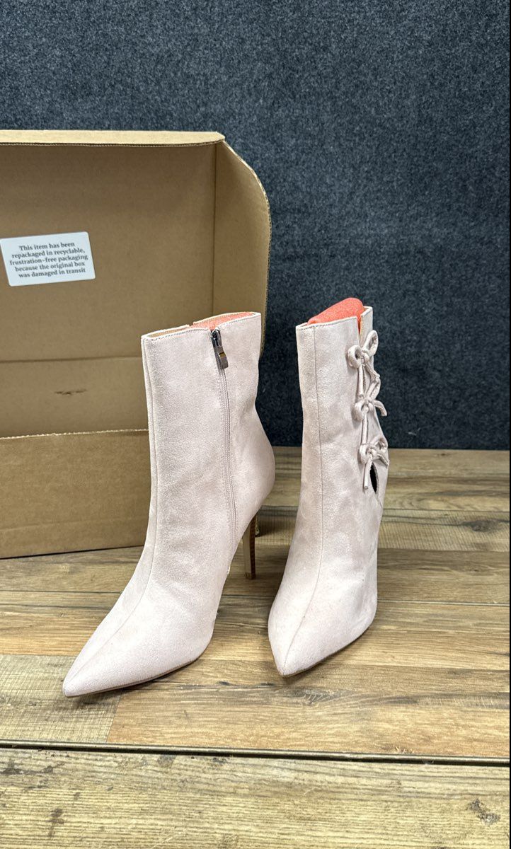 Journee Collection Deandra Blush Pink Bow Accented Pointed Toe Bootie Size 10
