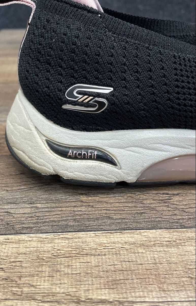 Skechers Arch Fit Black Knit Slip On Women's Walking Sneakers Size 10