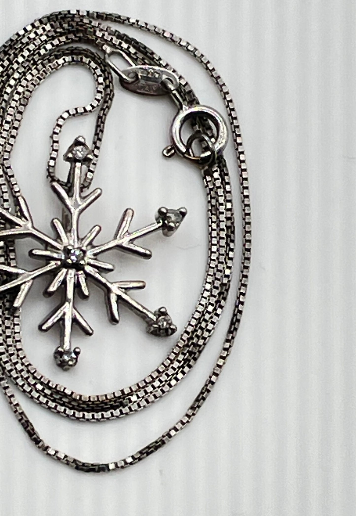 925 Sterling Silver Diamond Accent Snowflake Pendant Necklace 2.4g