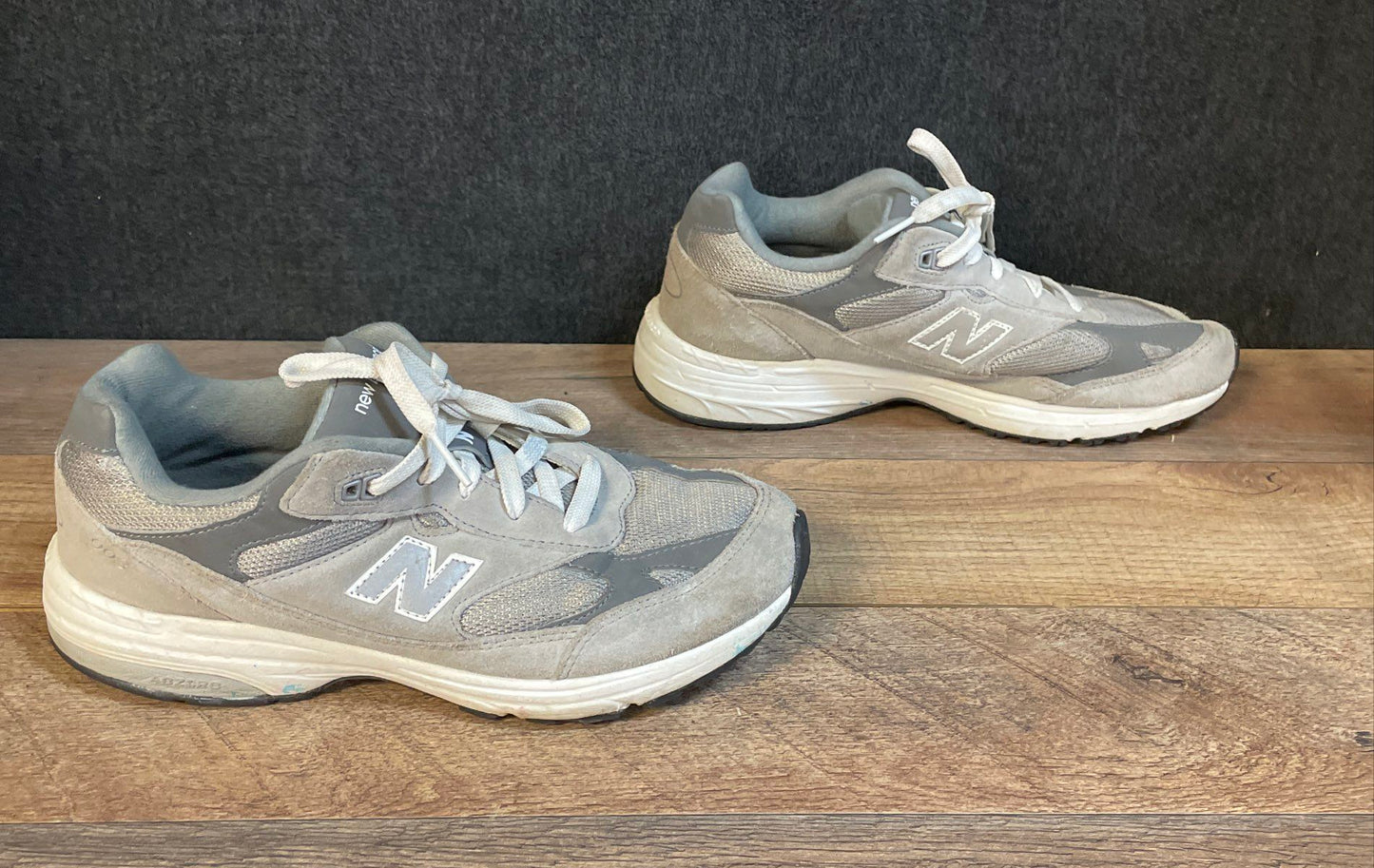 New Balance 993 Grey White GC993GW Running Shoes Sneakers Boys Size 7