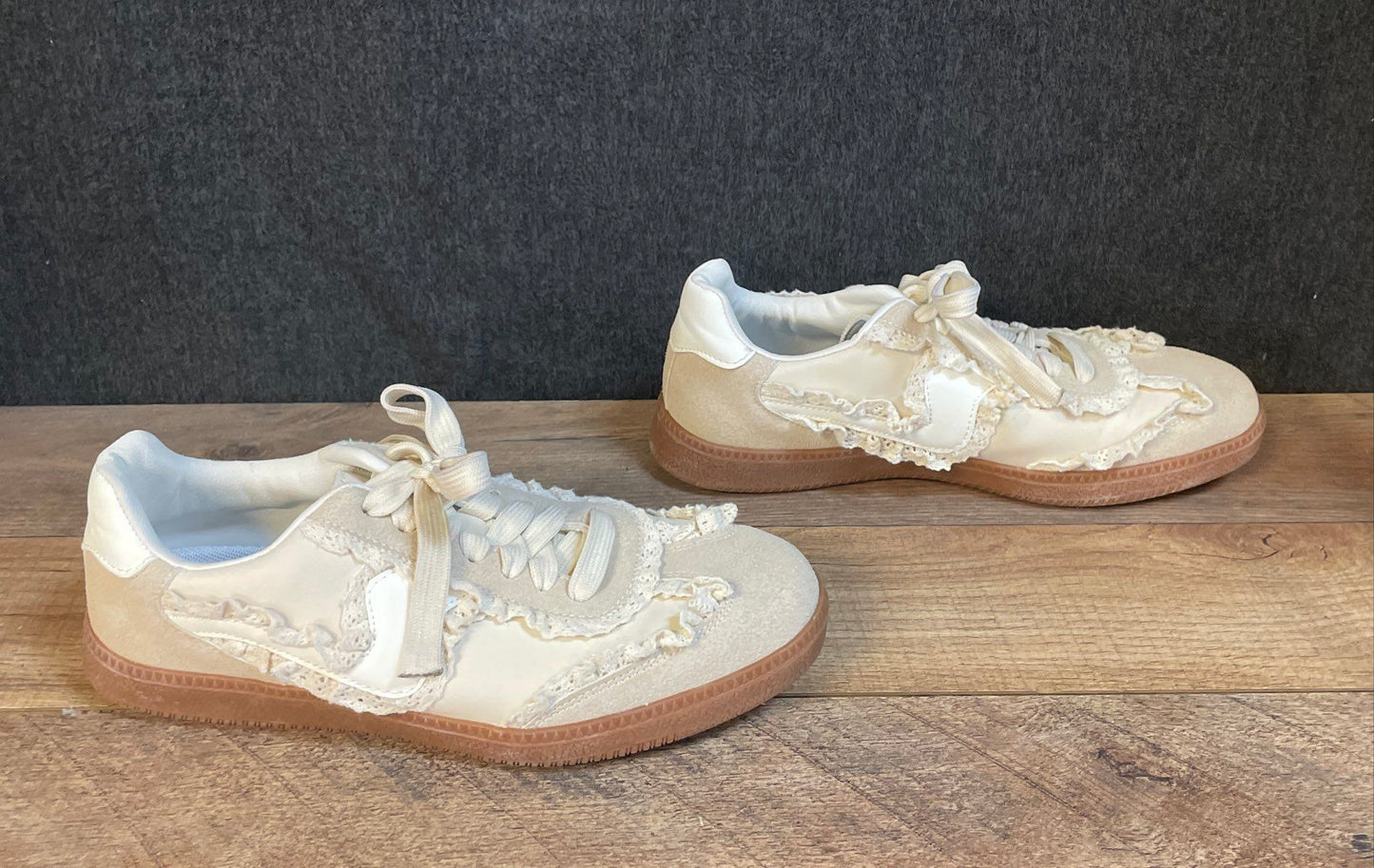 Tigeridea Tan Lace Edged Ruffle Low Top Gum Sole Sneakers Women's Size 8