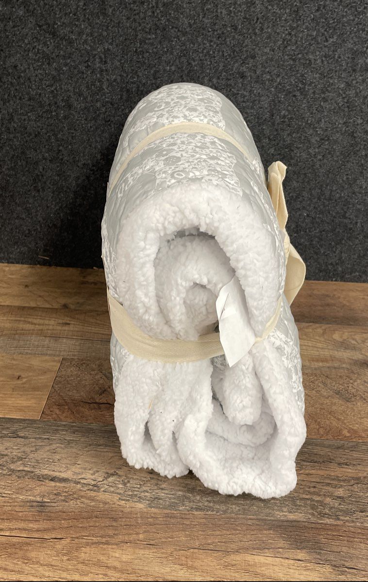 Lush Decor Elephant Sherpa Throw Blanket Quilted Grey White 50x60 Nursery