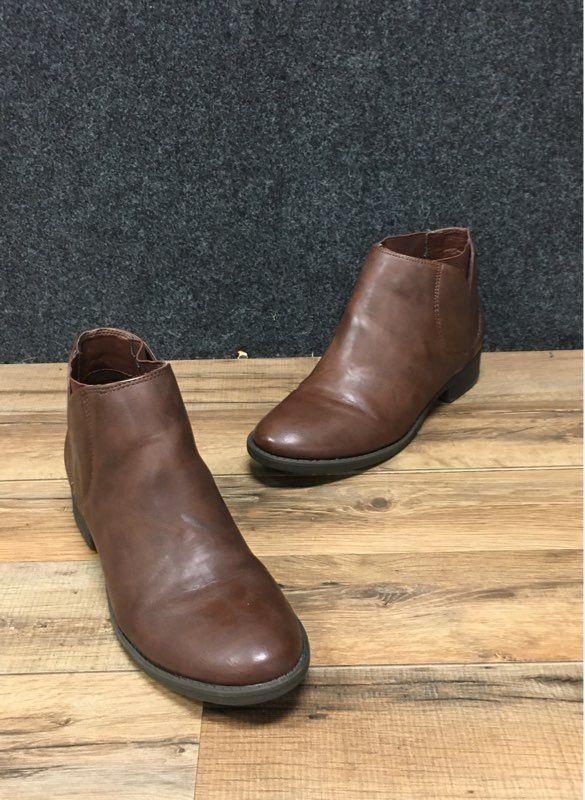 Unisa Brown Faux Leather Ankle Chelsea Boots Women's Size 8M