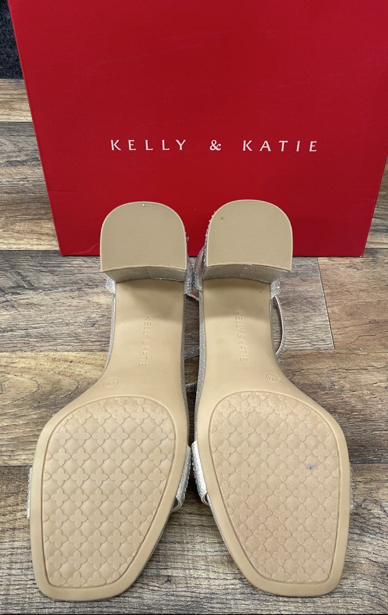 Kelly & Katie Caital Lt Gold Shimmer Sand Fabric Block Heel Sandals Size 9.5