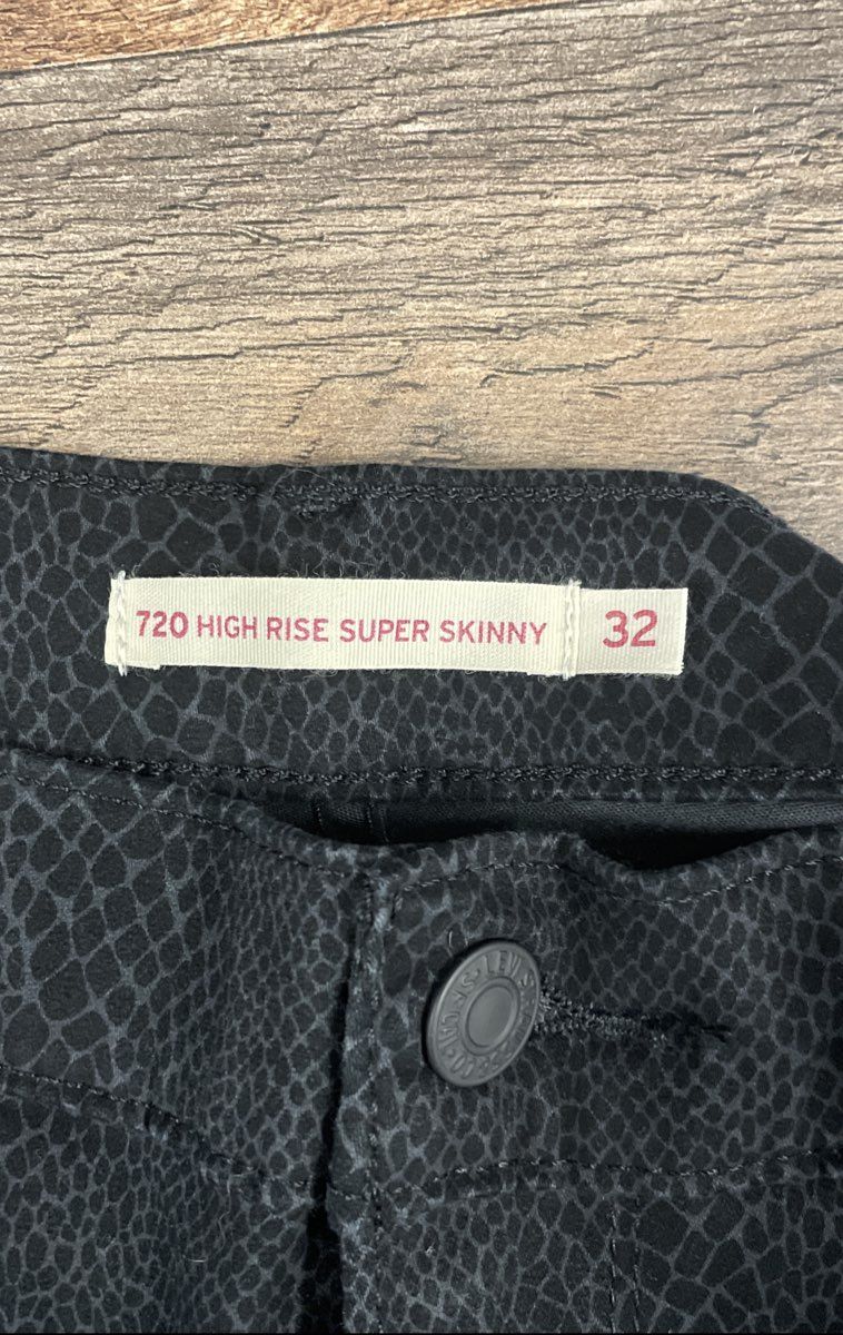 Levi's Women's 720 High Rise Super Skinny Jeans Black Snakeskin Print NWT Sz 14