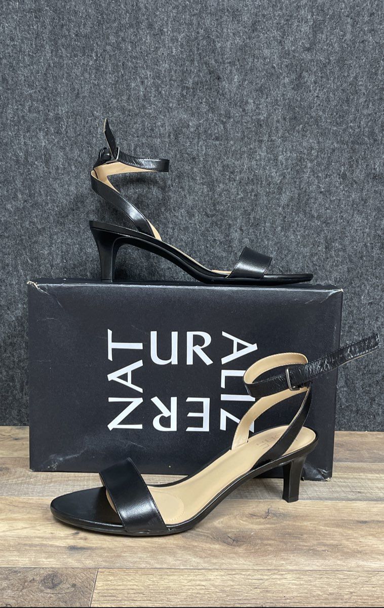 DS Naturalizer Tinda Black Leather Ankle Strap Kitten Heel Sandals Size 9.5M