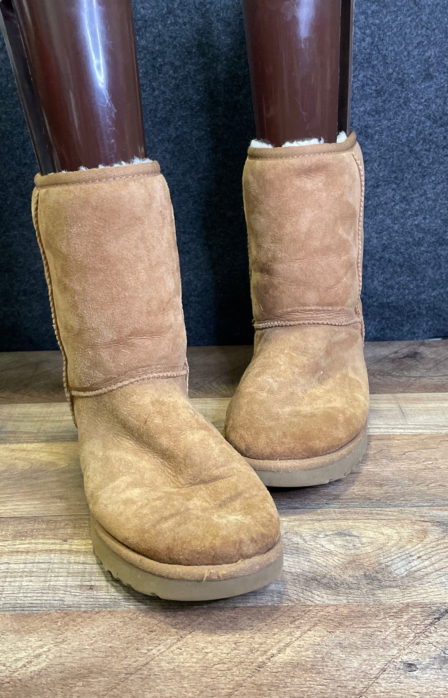 UGG Classic Mini II Chestnut Suede Sheepskin Boots Women's Size 9
