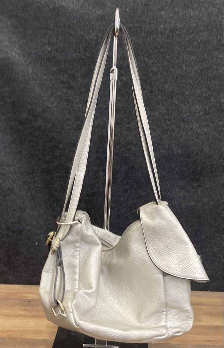 Kathy Ireland Silver Pebbled Faux Leather Hobo Shoulder Bag Gold Tone Hardware