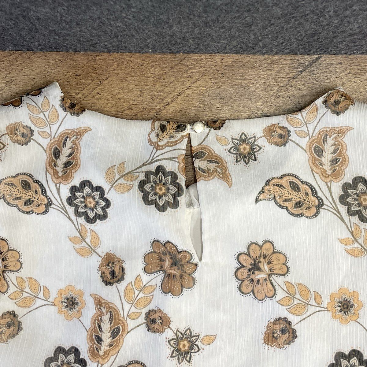Calvin Klein Women's White Tan Floral Sleeveless Keyhole Lined Blouse Top