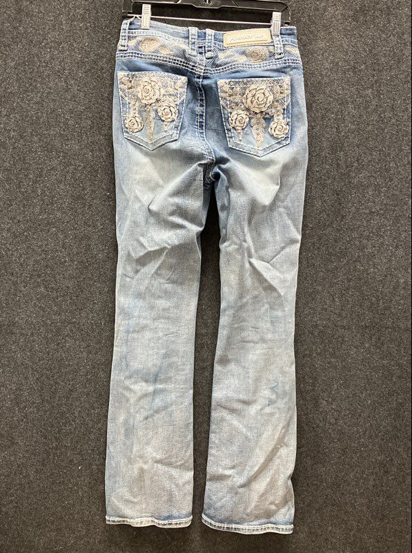 Answer Me Women's Blue Rose Floral Embroidery Rhinestone Bootcut Jeans Sz 11