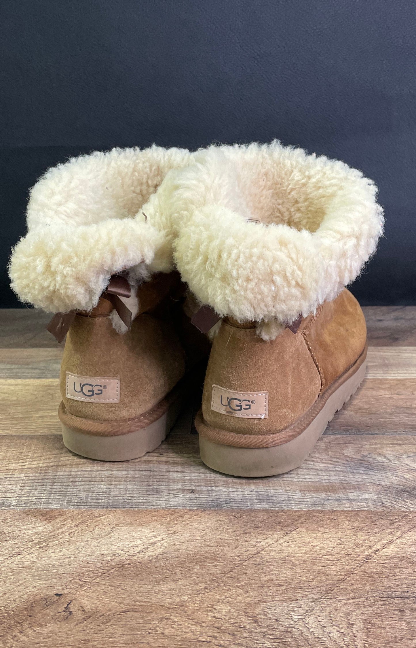 Ugg Bailey Bow II Chestnut Sheepskin Boots Women's Size 11