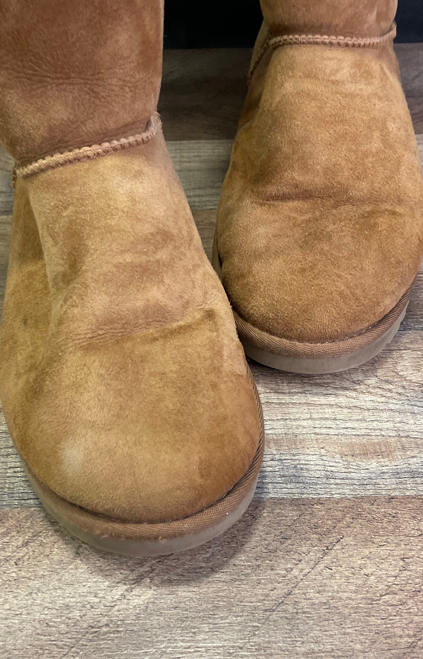 Ugg Bailey Bow II Chestnut Sheepskin Boots Women's Size 11