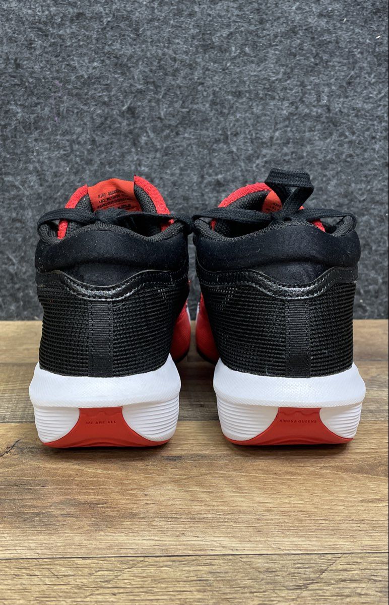 Nike LeBron Witness 8 Bred Basketball Shoes Size 5.5