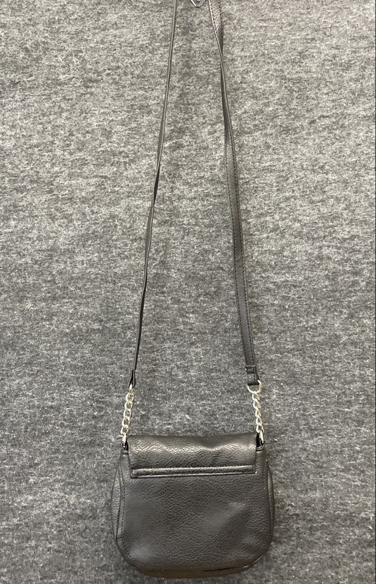 Kenneth Cole Reaction Black Pebbled Crossbody Bag Silver Chain Hardware