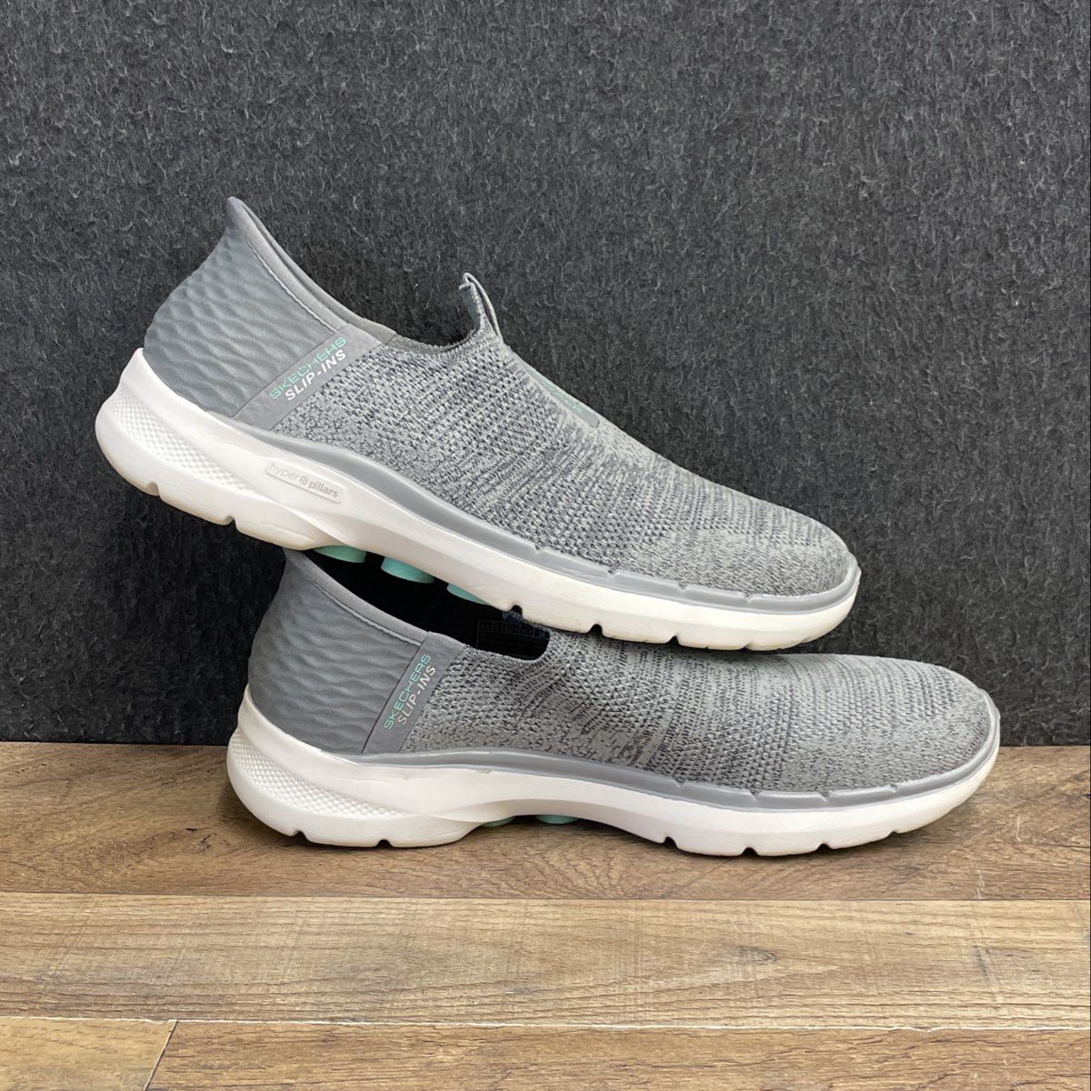 Skechers Hands Free Slip-Ins Go Walk 6 Grey Sneakers Size 8.5