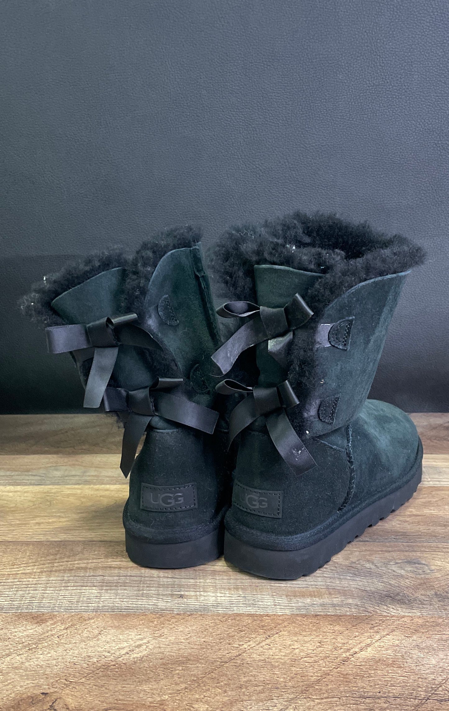 UGG Bailey Bow II Black Twinface Sheepskin Suede Boots Women's Size 8