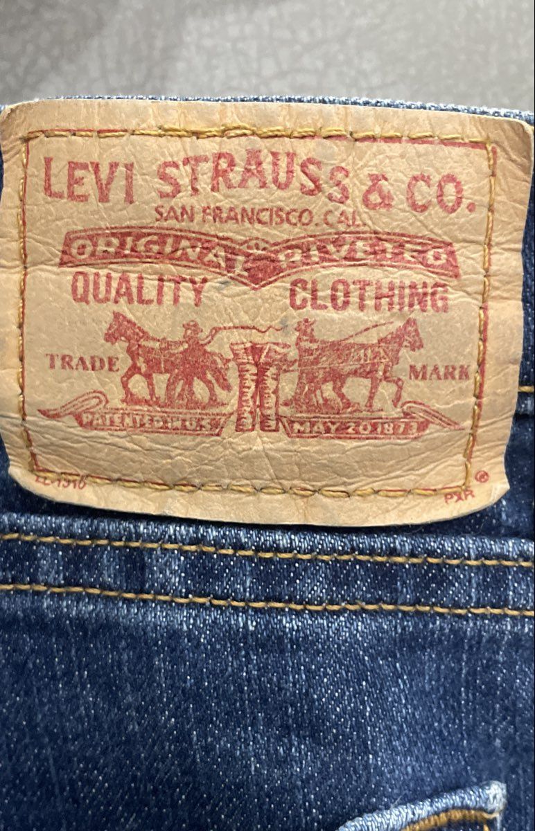 Levi's Women's 550 Classic Relaxed Tapered Dark Wash Blue Stretch Jeans Sz 18 M