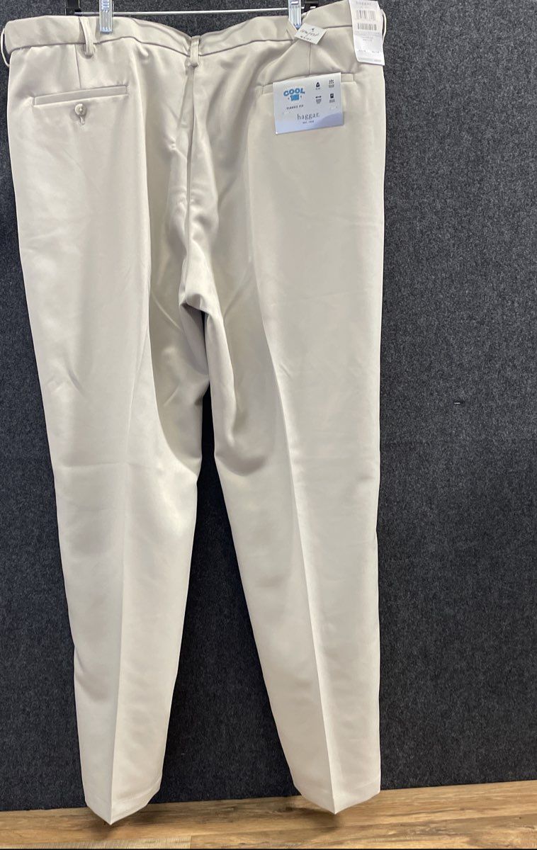 Haggar Men's Beige Cool 18 Gab Pleated Classic Fit Pants Sz 44x32 NWT