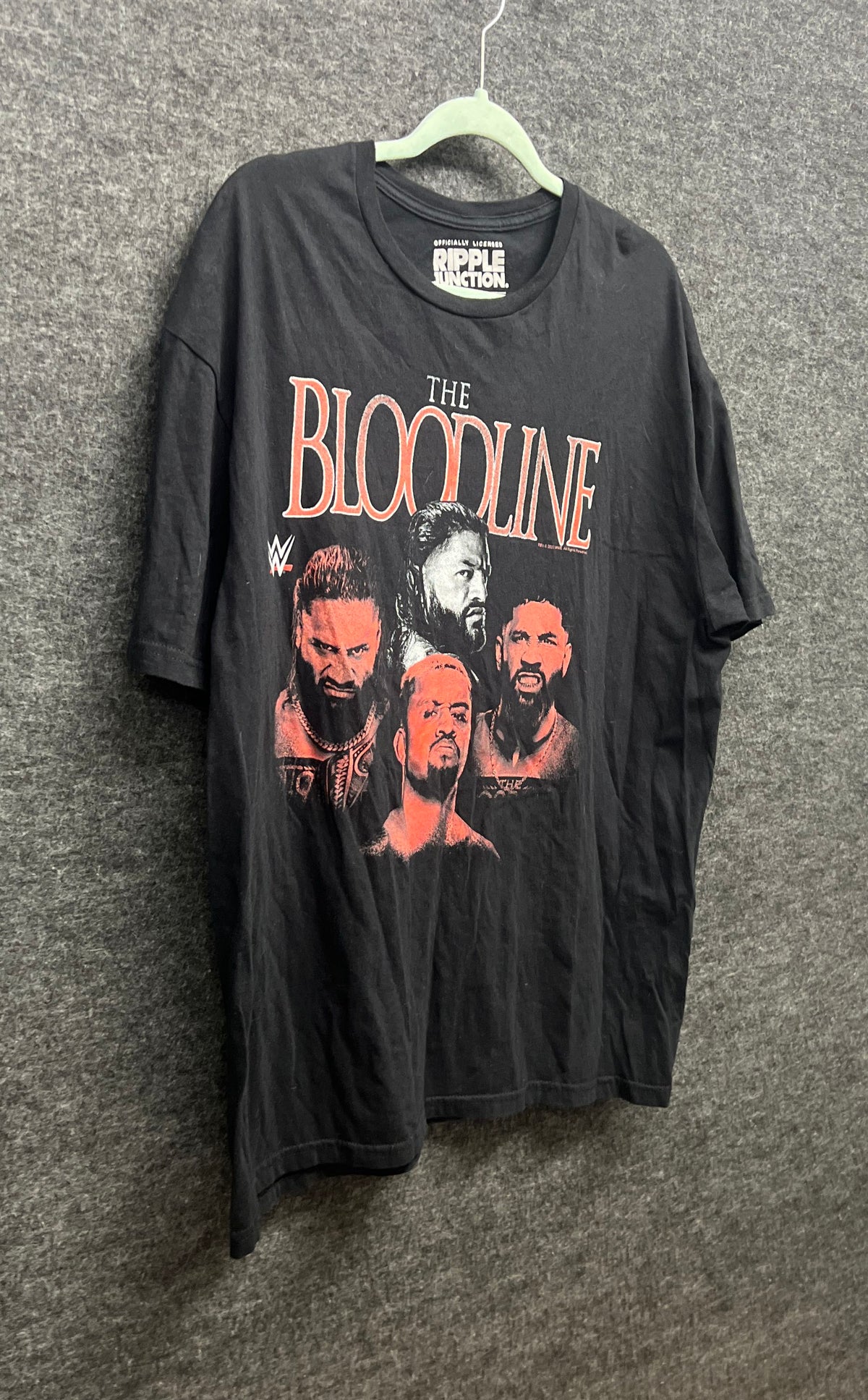 WWE The Bloodline Roman Reigns The Usos Solo Sikoa Wrestling T-Shirt Sz L