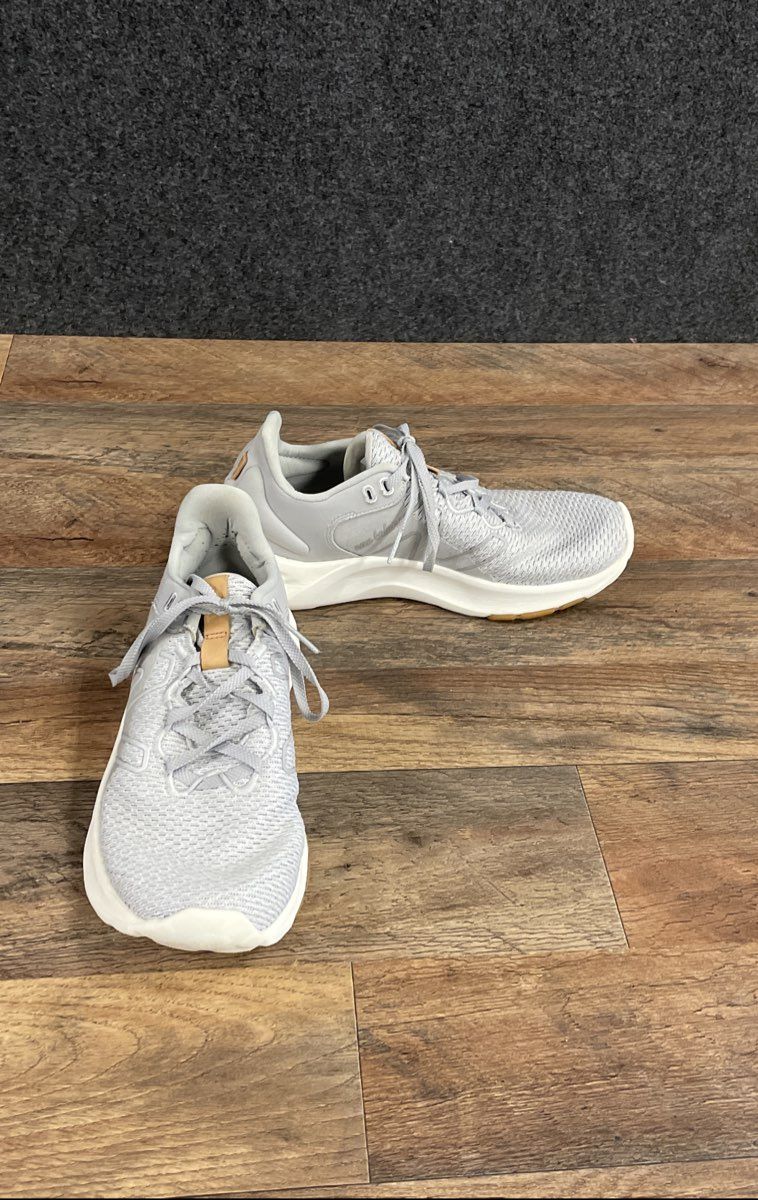 New Balance Fresh Foam Roav v2 Light Grey Women's Running Shoes Size 8.5