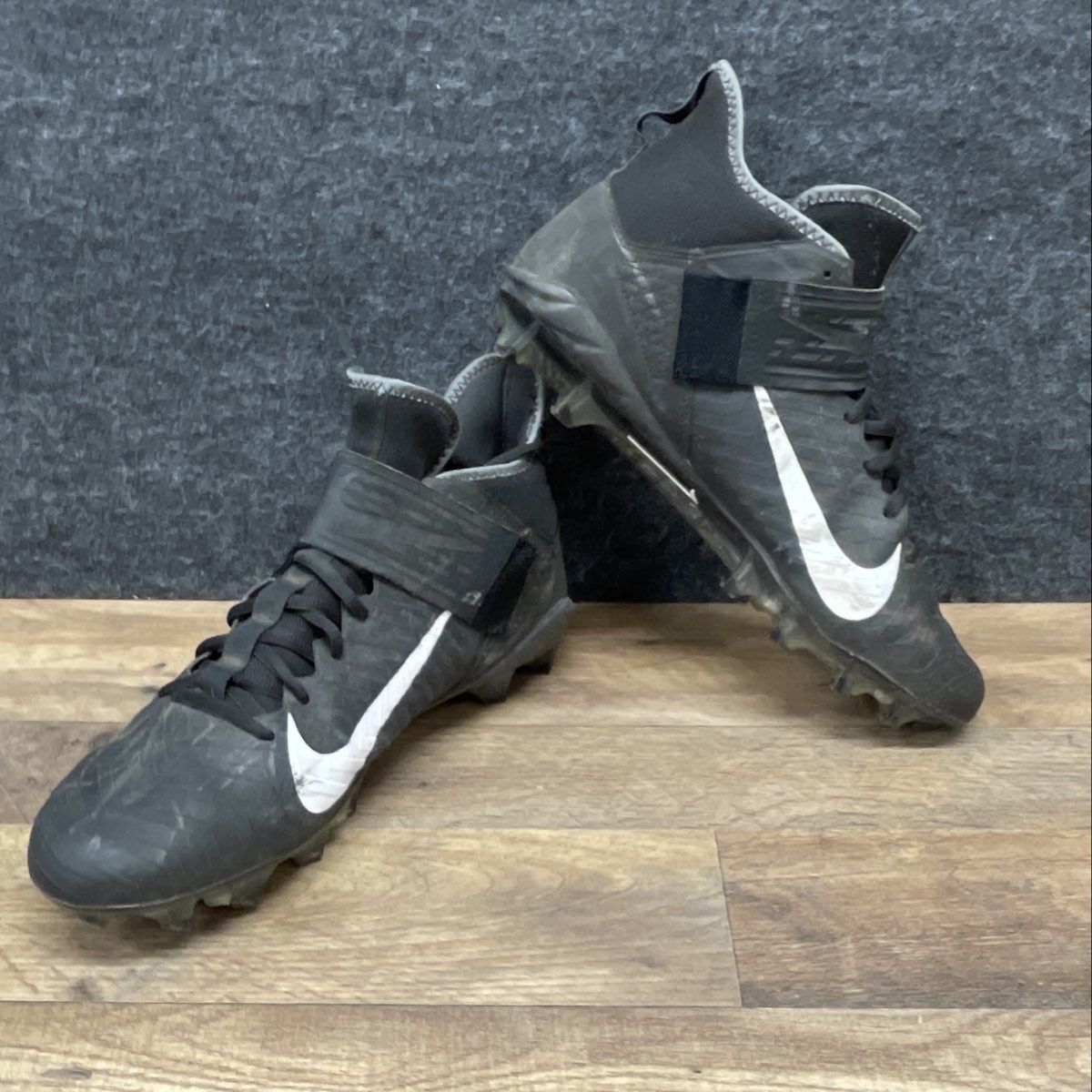 Nike Alpha Menace Pro 2 Mid Black White Football Cleats Men's Size 12