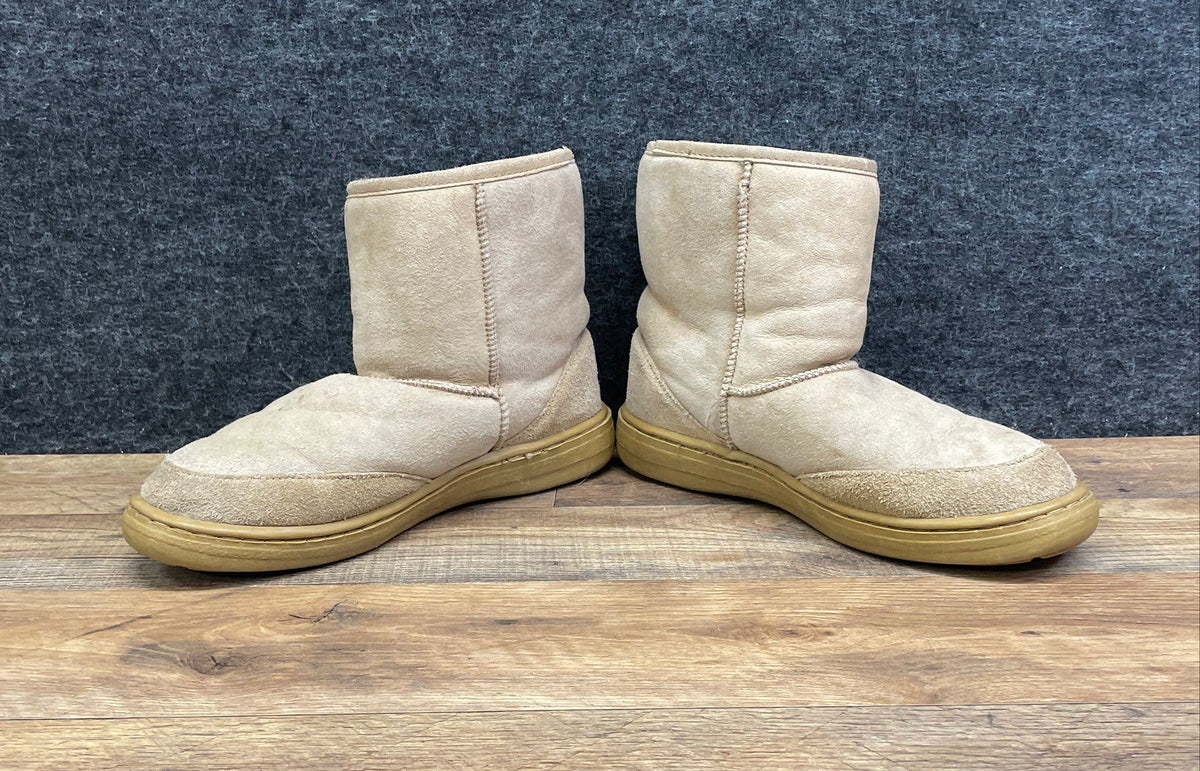 Shearling Supreme Beige Suede Sheepskin Lined Winter Boots Men's 9 Women's 10