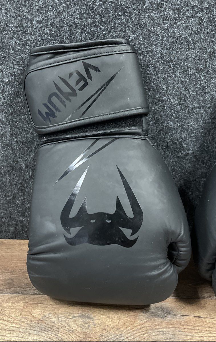 Venum Boxing Gloves 14oz Black Matte Mesh Palm Training Sparring Pair