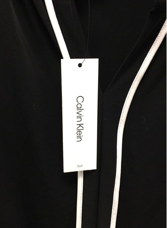 Calvin Klein Women's Black Sleeveless V-Neck Blouse White Piping Size M NWT