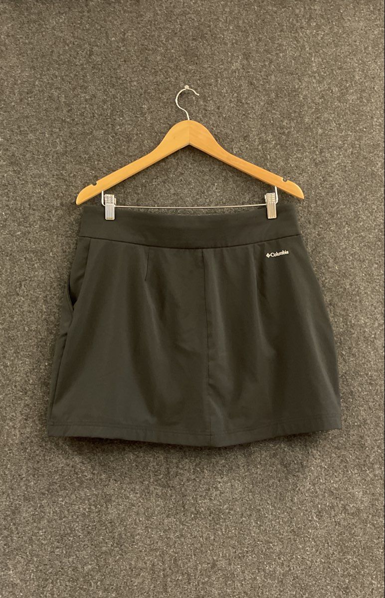 Columbia Women's All Seasons Skort Black Hiking Athletic Stretch Size L