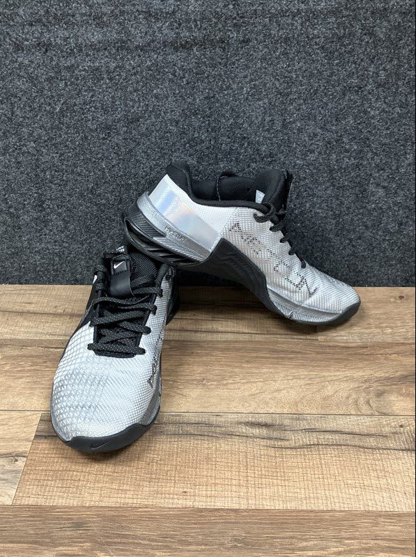 Nike Metcon 8 White Black Metallic Silver Training Shoes Womens Size 7