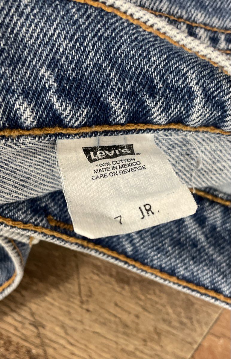 Vintage 90s Levi's Women's Light Wash High Rise Denim Button Fly Shorts Sz 7 JR