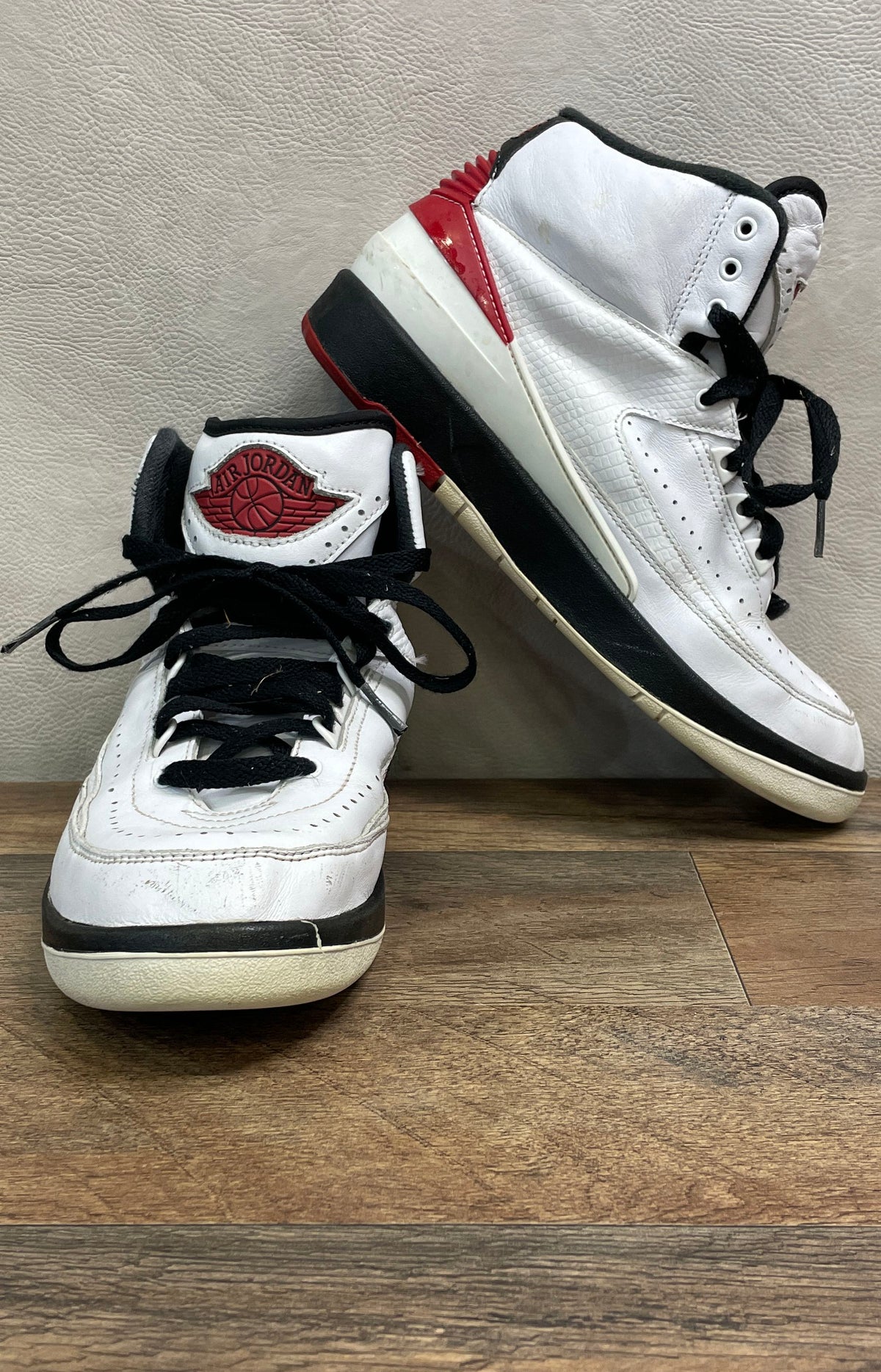 Air Jordan 2 Retro High Chicago White Black Red Sneakers Size 9