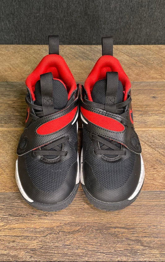Boy's Nike Team Hustle D 11 Black/red Basketball Shoe Size 12