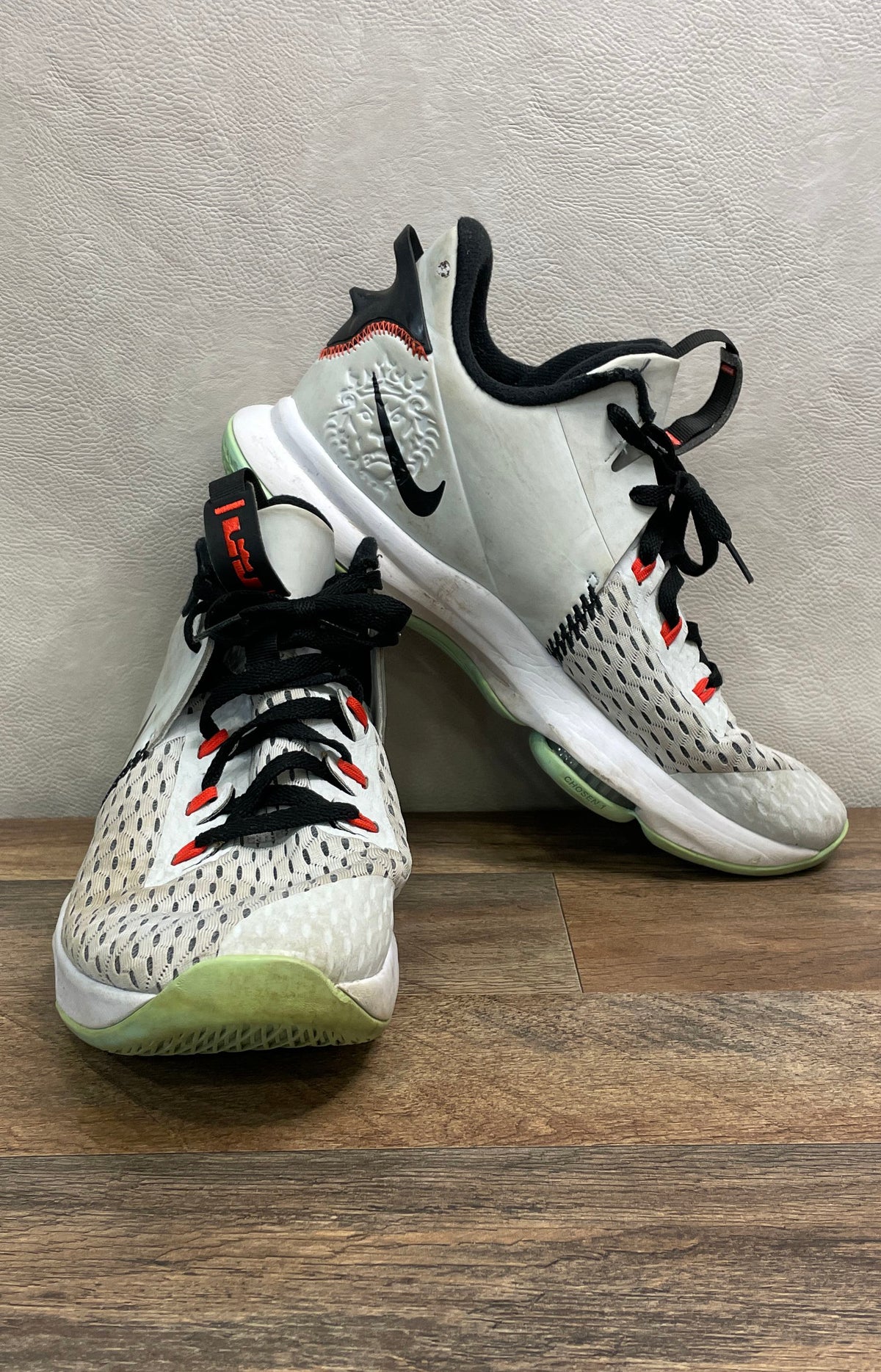 Nike LeBron Witness 5 Wolf Grey Black Bright Crimson Basketball Shoes Size 14