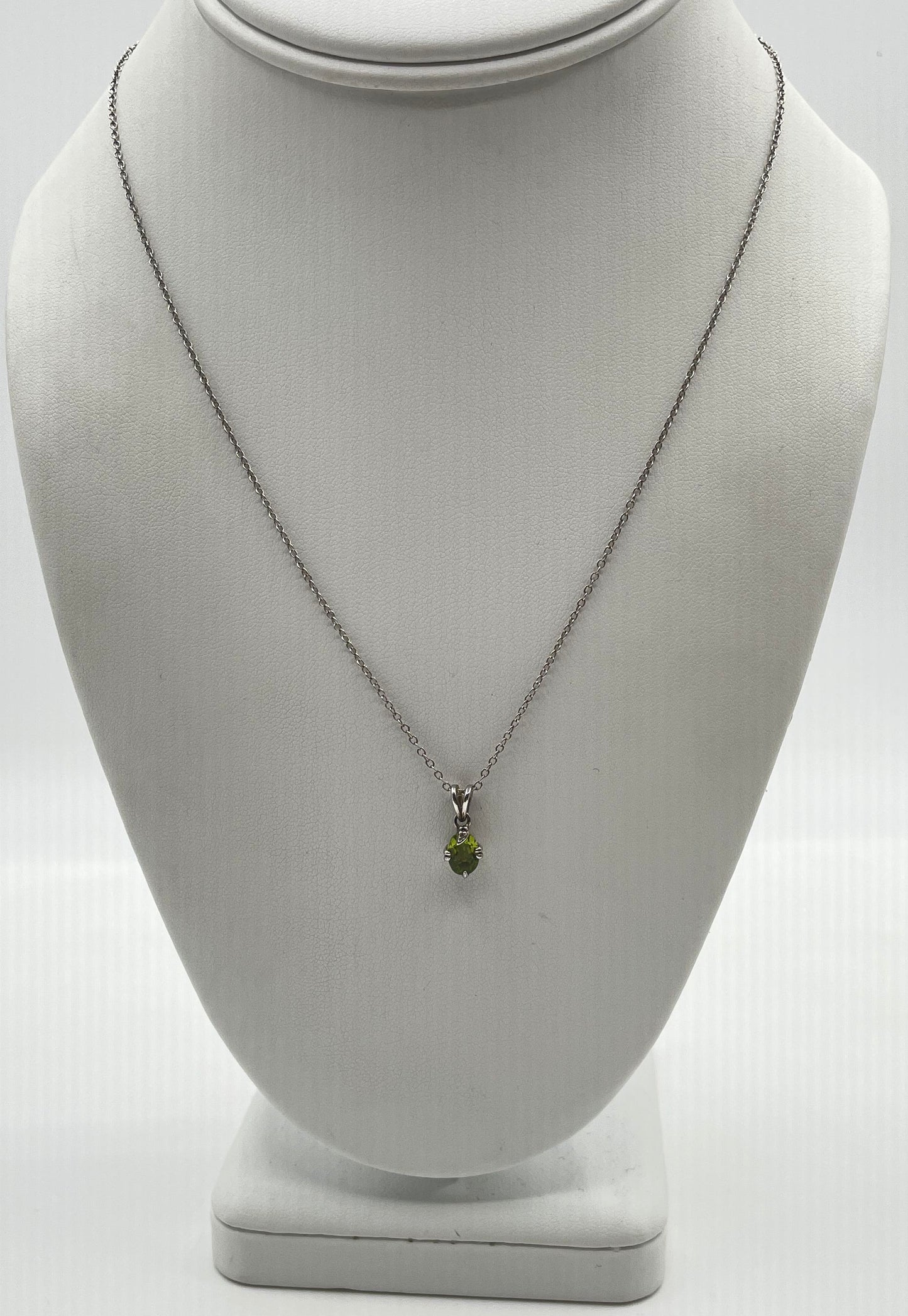 Ross Simons 925 Sterling Silver Peridot Pendant Necklace 1.9g