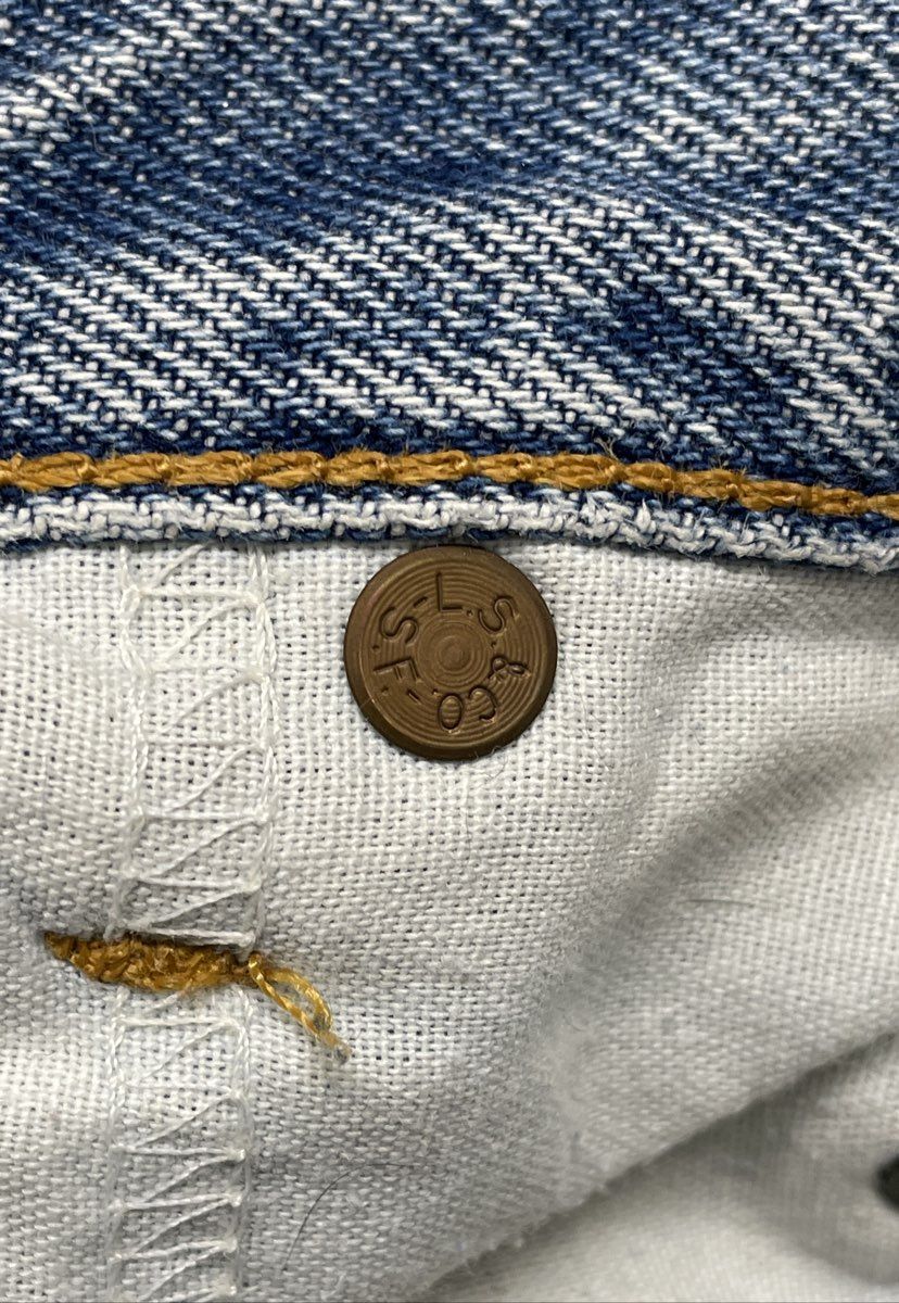 Vintage 90s Levi's Men's Light Wash Blue Denim Jeans Sz 42x32