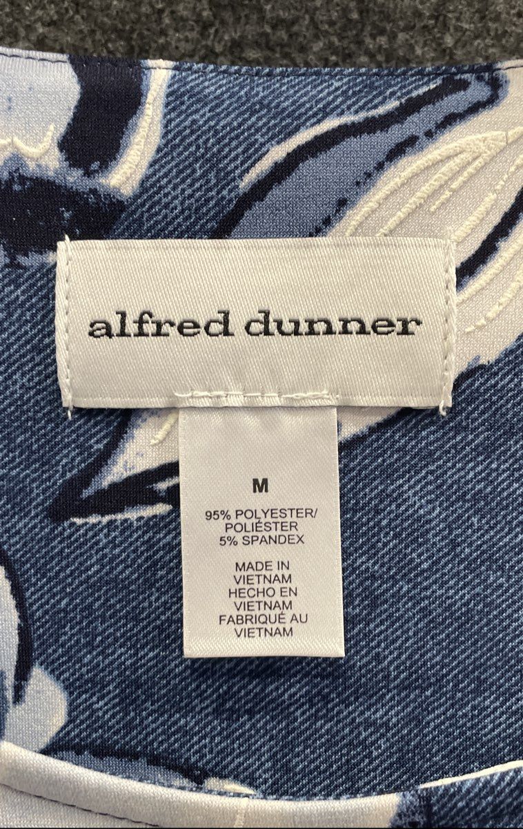 Alfred Dunner Women's Blue Floral 3/4 Sleeve Top with Necklace Size M NWT