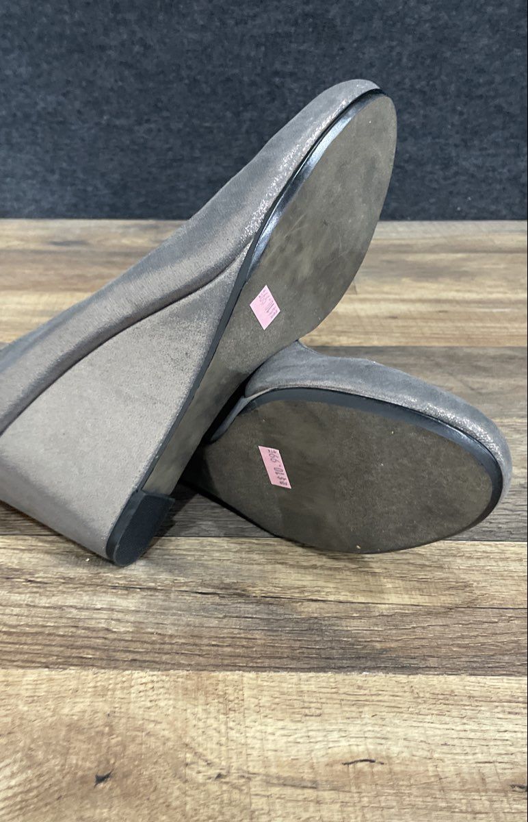 Report Locklyn Grey Metallic Bow Back Wedge Shoes Women's Size 10