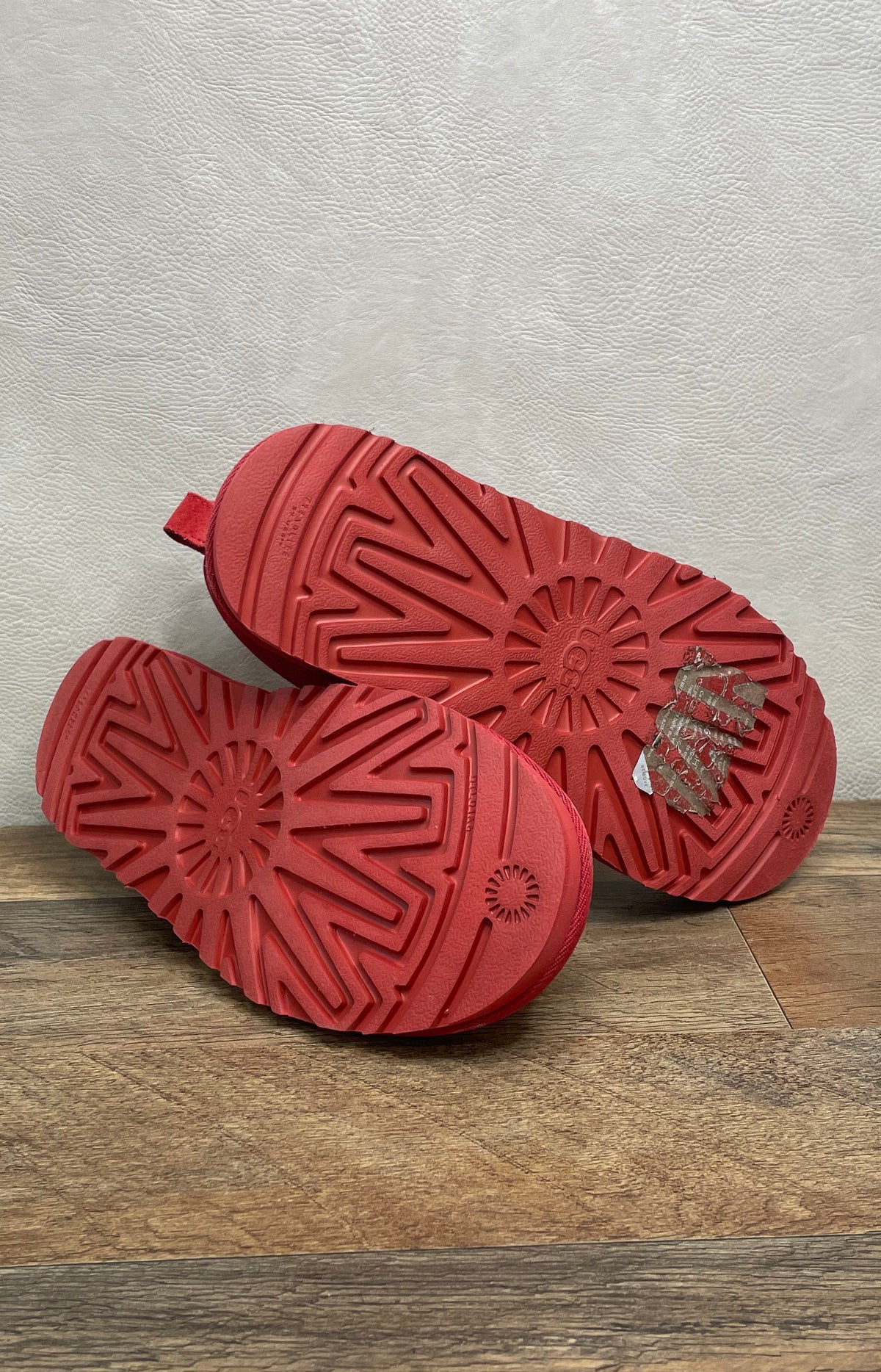 UGG Neumel Red Suede Sheepskin Lined Women's Chukka Boots Size 6